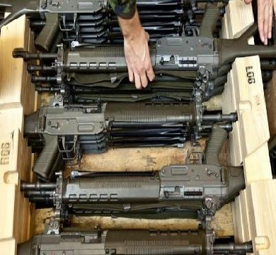 اوكرانيا تعتزم شراء اسلحة امريكية بقيمة 100 مليار دولار بتمويل اوروبي 